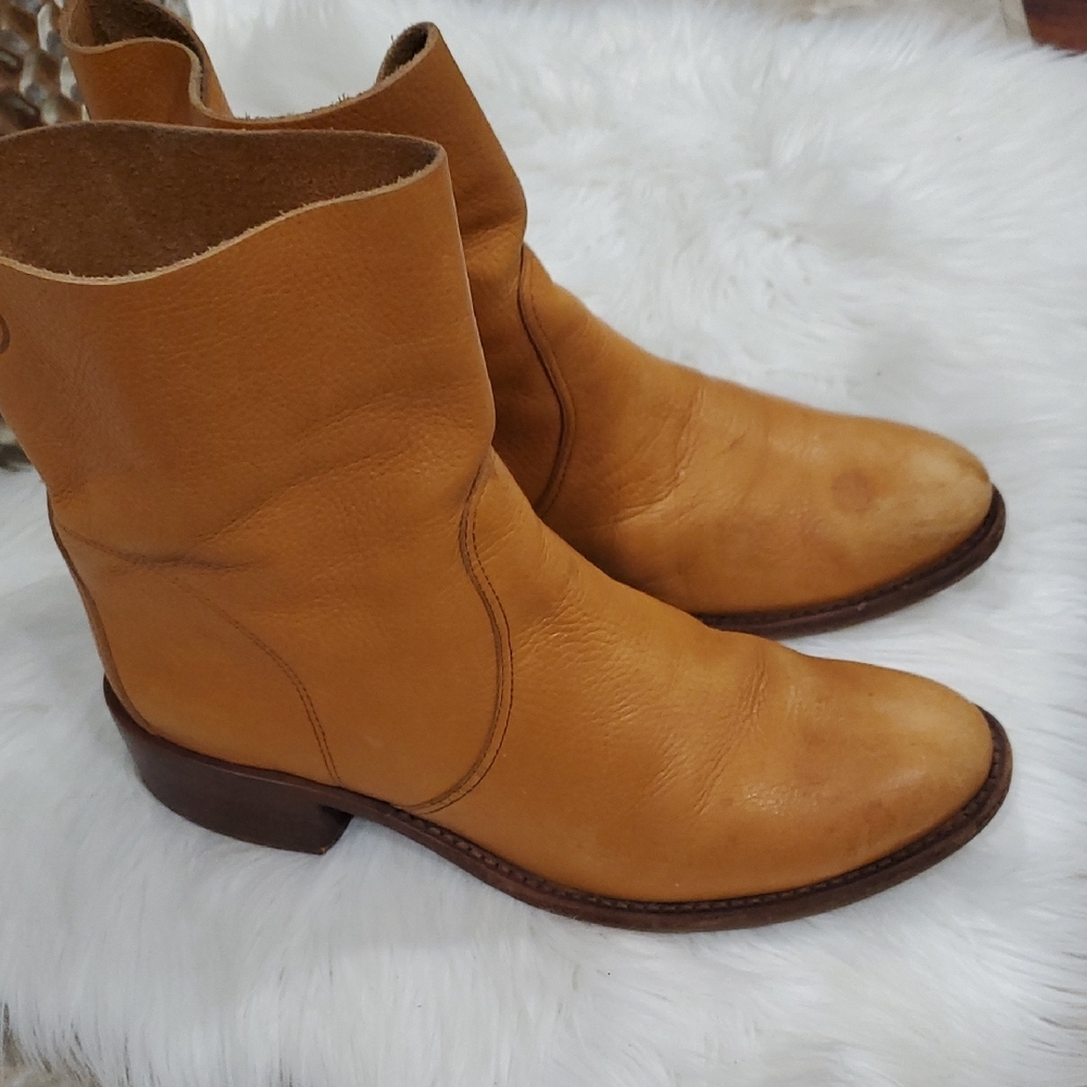 Tory Burch Seina  Tan Leather  Boots - Picture 14 of 16